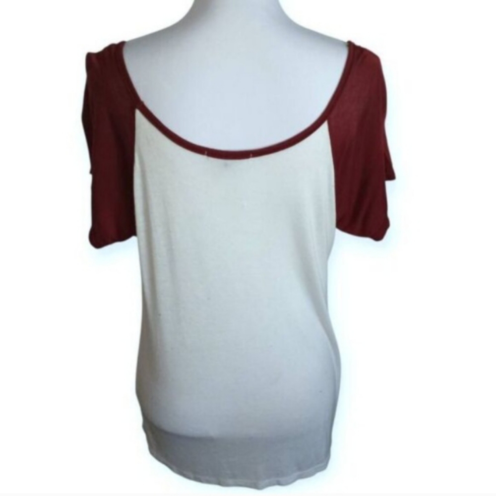 CHARLOTTE RUSSE MAROON & WHITE T-SHIRT SZ.M GUC. - Picture 4 of 7